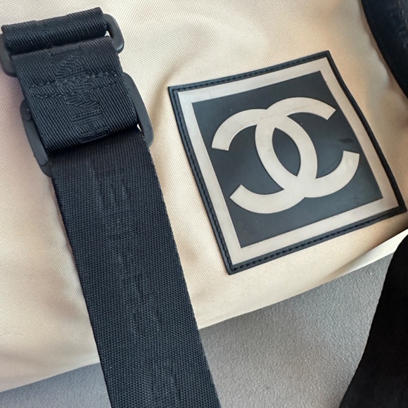 Authentic Vintage Chanel Travel Bag with Authenticity Card - Picture 3 of 8